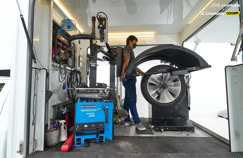 เปลี่ยนยางนอกสถานที่